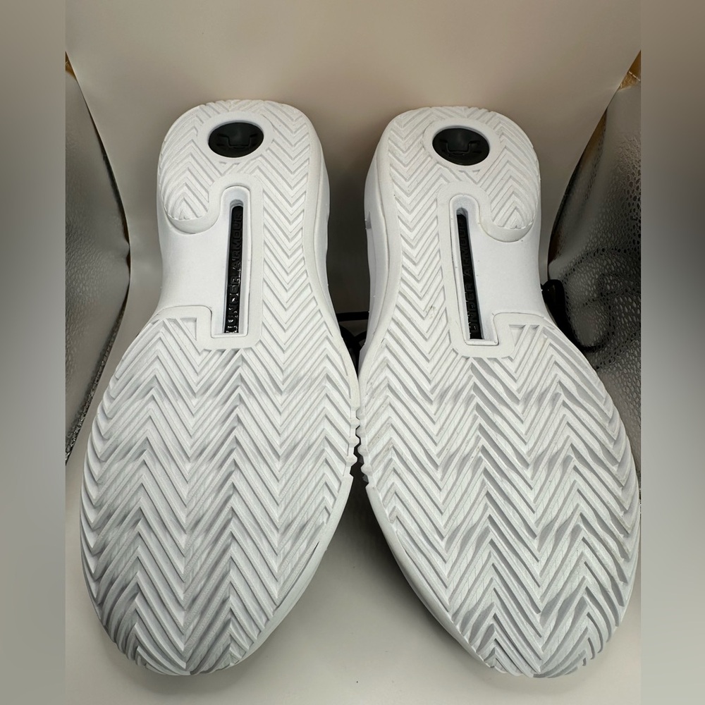 Under Armour Black and White Volleyball Shoes Size 10 *NEW* - Picture 5 of 7